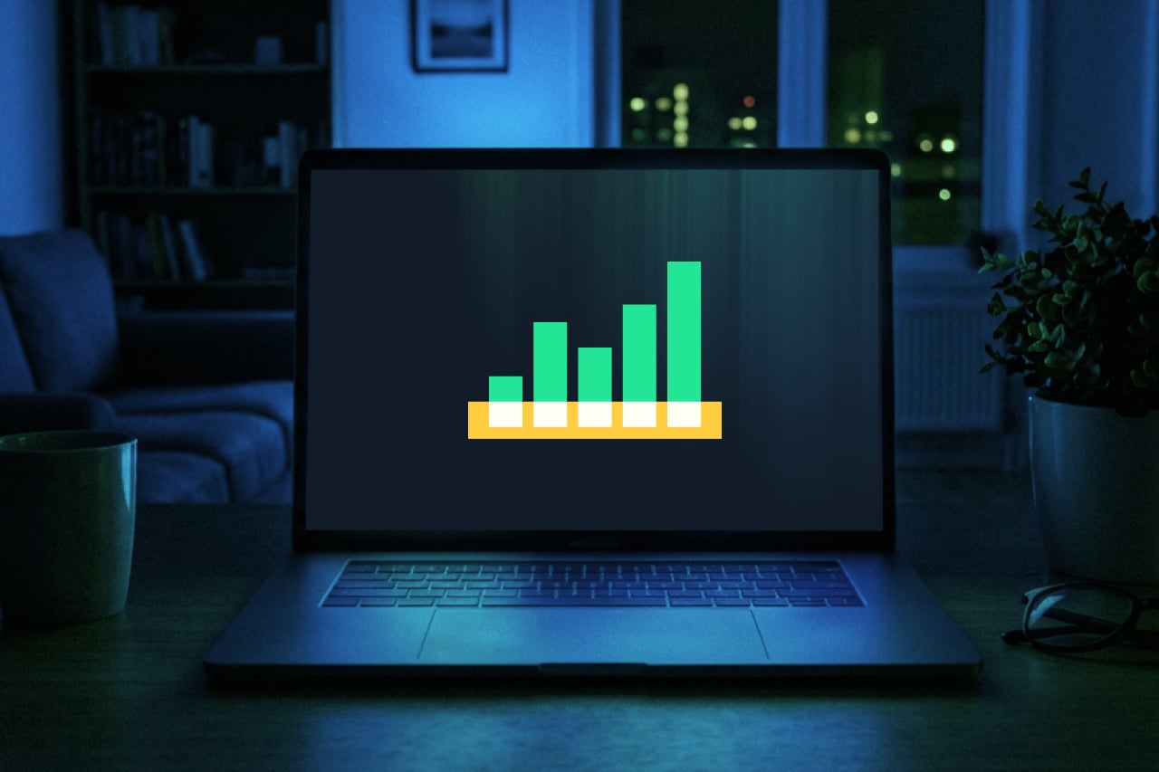 Image of a laptop with an icon that represents performance advertising.